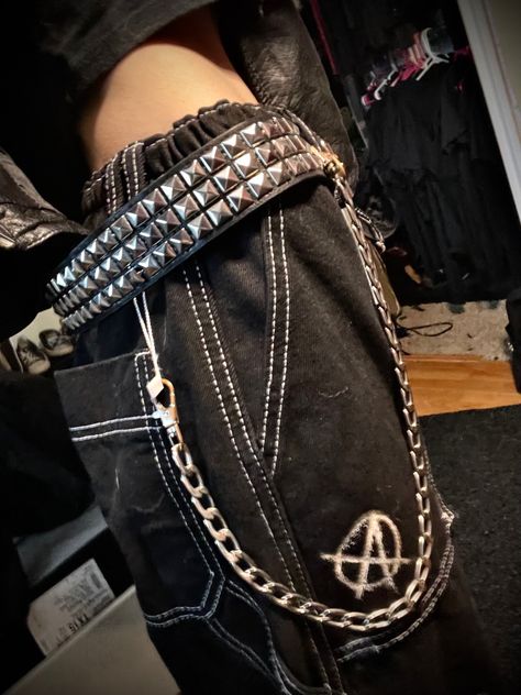 Metalhead Accessories, Aesthetic Wallpaper Emo, Thalia Grace Aesthetic, Belt Chains, Grace Aesthetic, Thalia Grace, Grunge Jeans, Punk Accessories, Punk Grunge