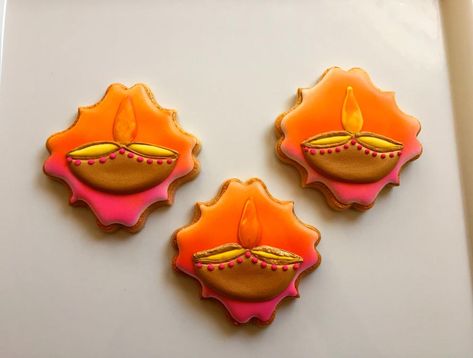 Diwali Cookies, Decorated Biscuits, Orange Blossom Water, Festive Cookies, Sugar Cookie Designs, Cookie Cups, Cookie Icing, Diwali Gifts, Plated Desserts