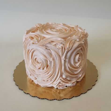 Peach Rosette Cake, Trendy Cakes, Rosette Cake Wedding, Dessert Decor, Rosette Cake, Cake Flowers, Cake Decorating Designs, Decorated Cakes, Dessert Decoration