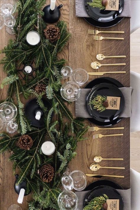 HOLIDAY TABLE | NgLp Designs shares Tracy Svendsen's interior designer tips for creating a beautiful and festive holiday table with black, gold and green | CLICK for TIPS » /// table décor, wood table, holidays, seasonal decor, holiday decor, green centrepiece, conifers, gold flatware, black dishes /// #black #gold #holidaydecor Modern Christmas Table, Tablescape Christmas, Christmas Table Decorations Centerpiece, Christmas Table Decorations Diy, Black Gold Christmas, Its Christmas Eve, Classy Christmas, Christmas Tablescape, Christmas Tablescapes