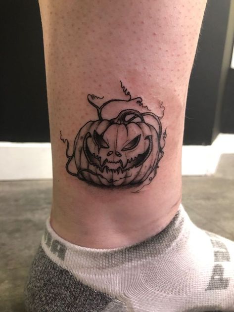 (paid link) More and more women are getting inked to honor their devotion to a healthy lifestyle and to celebrate reaching their fitness goals. Scary Jack O Lantern Tattoo, Pumpkin Tattoo Traditional, Scary Pumpkin Tattoo, Evil Pumpkin Tattoo, Spooky Season Tattoos, Spooky Pumpkin Tattoo, Pumpkin Head Tattoo, Pumpkin Tattoo Ideas, Halloween Pumpkin Tattoo