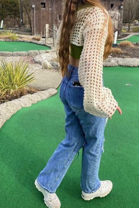 Mini Golfing Outfit, Sweater Shrug Outfit, Shrug Sweater Outfit, Shrugs With Jeans, Mini Golf Outfit, Casual Outfit Jeans, Crochet Sweater Outfit, Golfing Outfits, Mommy Jeans