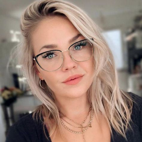 2021 New Vintage Metal Square Anti-blue Glasses Frame Women Fashion Optical Transparent Eyeglasses Rayban Glasses Woman, Blonde With Glasses, Cute Glasses Frames, Glasses Frames Trendy, Glasses Inspiration, Anti Blue Light Glasses, Glasses Trends, Womens Glasses Frames, Trendy Glasses