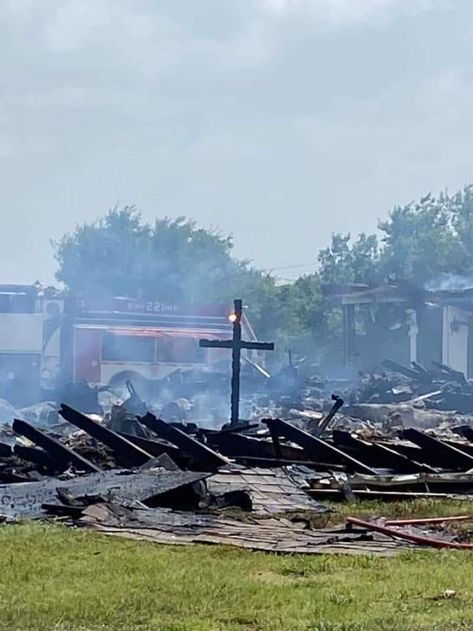 ‘Sight to behold’: Cross remains standing after fire at Texas church | KFOR.com Oklahoma City Easter Terrarium, Volunteer Fire Department, Simple Reminders, Church Building, Ap Art, Still Standing, Baptist Church, A Cross, Fire Department