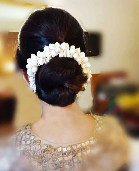 Marathi Hairstyle, Hairstyles With Gajra, Indian Bun Hairstyles, Flower Gajra, Cradle Decoration, Low Bun Wedding Hair, Lehenga Hairstyles, Bangle Ceremony, Cute Bun Hairstyles