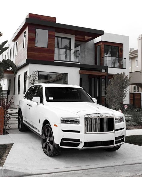 Image may contain: house, car and outdoor Rolls Royce Suv, Rolls Royce Motor Cars, Luxury Cars Rolls Royce, Rolls Royce Cullinan, Rolls Royce Wraith, Bmw E38, Top Luxury Cars, Pimped Out Cars, Rolls Royce Phantom