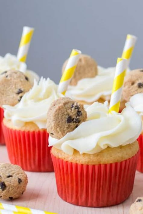 Best Cake Mix, Moist Vanilla Cupcakes, Cake Mix Cupcakes, Fluffy Cupcakes, Cookie Birthday Party, Mini Chocolate Chip Cookies, Cookies Theme, Homemade Chocolate Cake, Boxed Cake