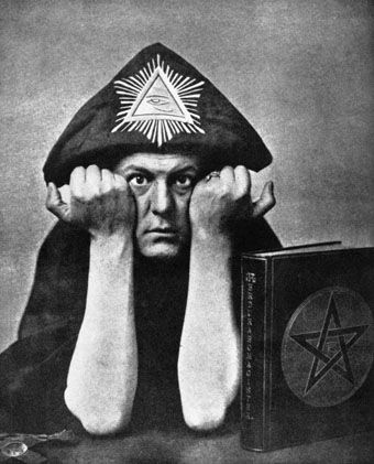 aleister crowley in 1912... Brilliant mind and living proof that if you stare too long into the abyss it also stares back at you.. and will eventually consume you completely Aleister Crowley, Occult Art, Art Disney, Cthulhu, Black Magic, Dark Art, The Magicians, A Black, Supernatural