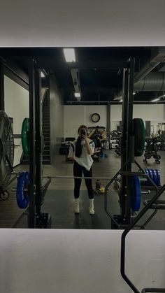 Gym Mirror Photos, Gym Mirror Pics No Face, Gym Fits Aesthetic Modest, Nike Blazers Gym Outfit, Gmy Idea Photo, Gym Mirror Selfie Female, Gym Photos Instagram, Gym Selfie Female, Gym Mirror Pics