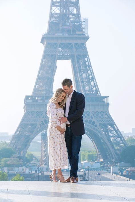 Eiffel Tower Maternity Shoot, Paris Baby Announcement, Paris Maternity Photoshoot, Paris Pregnancy Announcement, Pregnancy Reveal Photoshoot, Paris Shoot, Europe Pics, Gender Announcement, Couple With Baby