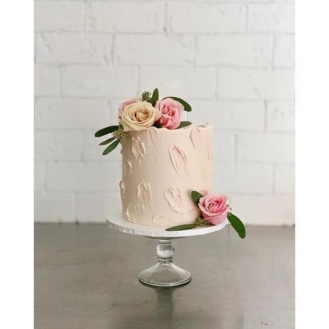 Lipstick Baker on Instagram: “Pale pink buttercream smudge cake with unfinished edge 😍- - - - - - #lipstickbaker #gtacakes #gtabaker #buttercreamcake #cakesofinstagram…” Unfinished Cake Look, Smudge Cake, Pink Buttercream, Buttercream Cake, 3rd Birthday, Pale Pink, Butter Cream, Bridal Shower, Shower