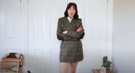 Love a good thrift flip? Follow my tutorial and check out how I completely transformed a men’s blazer into a gorgeous women’s oversized blazer. Thrift Flip Clothes, Tie Dye Shoes, Dark Academia Style, Diy Fashion Projects, How To Dye Shoes, Gilet Crochet, Academia Style, Thrift Flip, Slip Skirts