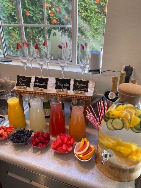 35+ Gorgeous Mothers Day Brunch Ideas To Show Your Love - HubPages Mothers Day Brunch Ideas, Breakfast Brunch Party, Graduation Brunch, Brunch Party Decorations, Brunch Bar, Fest Mad, Brunch Decor, Brunch Spread, Bubbly Bar