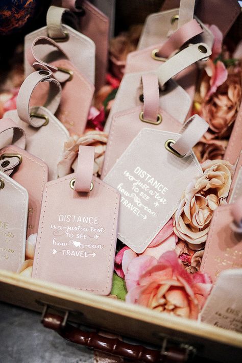 Luggage Tag Wedding Favors Display, Luggage Tags For Wedding Guests, Wedding Giveaways Ideas For Guests, Destination Wedding Party Favors, Travel Proposal, Wedding Luggage Tags, Wedding Giveaways Ideas, Luggage Tag Wedding, Luggage Tag Wedding Favor