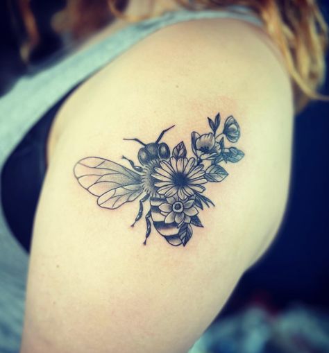 Bee And Flower Ankle Tattoo, Bee And Birth Flower Tattoo, Birth Flower Tattoo With Bee, Half Bee Half Flower Tattoo, Bee Cover Up Tattoo, Bumble Bee Tattoo Flowers Sleeve, Bee Collar Bone Tattoo, Sunflower And Bumble Bee Tattoo, Bee Floral Tattoo