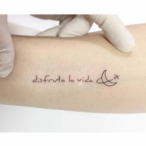 Around The World Quotes, Tattoos Mexico, Spanish Quotes Tattoos, Lettering Tattoo Design, The World Quotes, Spanish Tattoos, Quotes Spanish, Mexico Tattoo, Phrase Tattoos