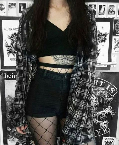 Grunge Style Outfits, Stil Rock, Fishnet Outfit, Pakaian Hipster, Moda Grunge, Look Grunge, Outfit Grunge, Mode Emo, E Girl Outfits