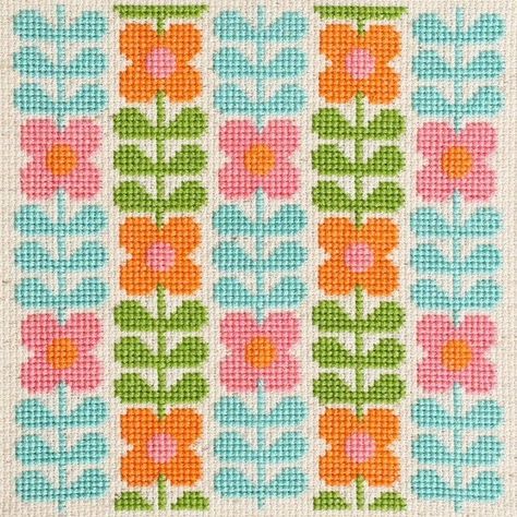 HollieWelch Floral Cross Stitch Pattern, Vintage Cross Stitch Pattern, Cross Stitch Collection, Cross Stitch Patterns Flowers, Motif Vintage, Cross Stitch Borders, Vintage Cross Stitches, Floral Cross Stitch, Crochet Cross