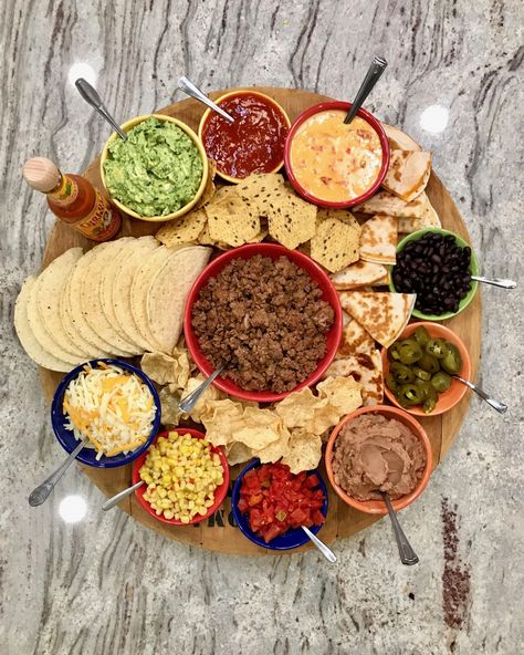 Build-Your-Own Beef Taco Board by The BakerMama Banana Bread Recipes Easy, Easy Banana Bread Recipes, Monday Night Dinner, Bread Recipes Easy, Taco Board, Flourless Banana Bread, Dessert Taco, Easy Homemade Salsa, Bread Banana