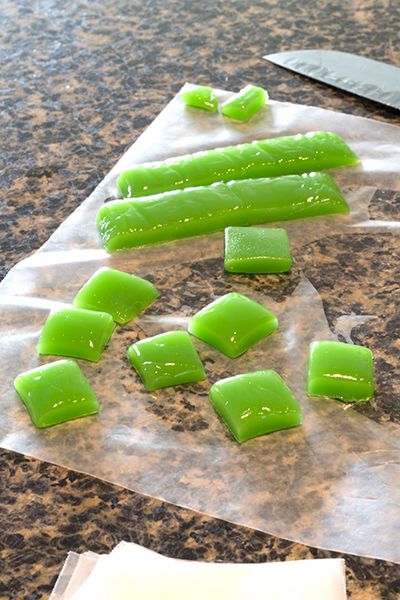 Wilde in the Kitchen: Sour Apple Fruit Chews Homemade Fruit Chews, Fruit Chews Recipe, Homemade Sour Candy Recipes, Sour Apple Recipes, Diy Sour Candy, Homemade Sour Candy, Sour Candy Recipe, Home Made Candy, Hard Candy Recipes