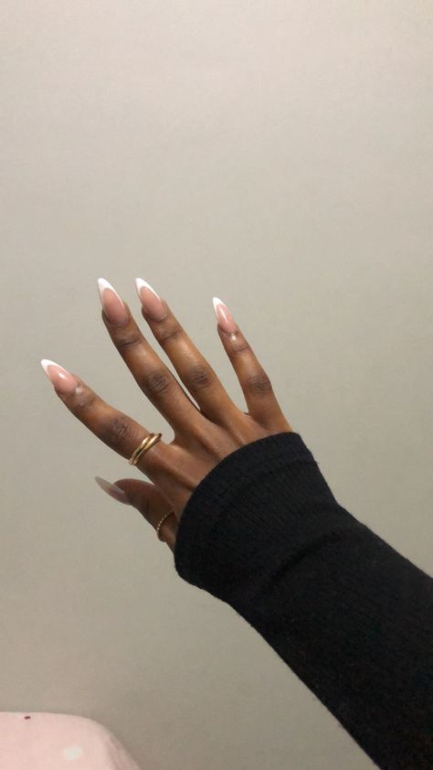 White almond French acrylic nails Nails That Look Good On Brown Skin, Classy Almond Nails Black Woman, Nails On Dark Hands, Elegant Nails Black Woman, Almond Nails On Black Women, Nails On Black Skin, Dark Skin Nails, Summer Nails Black Women, Black Women Nails