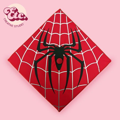 Decorated Caps For Graduation Boys, Spider Man Grad Cap, Spider Man Cap Graduation, Spiderman Graduation Cap Ideas, Spiderman Graduation Cap, Spider Man Suit, College Grad Cap Ideas, Senior Crowns, Custom Graduation Caps