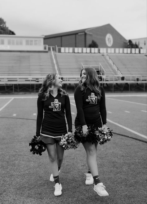 Cheerleader Pictures Poses Best Friends, Cheer Pictures Best Friend Poses, Cheer Pictures Poses 2 People, Cheerleading Pictures Poses Best Friends, Duo Cheer Poses, Senior Year Cheer, Cheer Senior Pictures, Friend Senior Pictures, Cheerleading Picture Poses