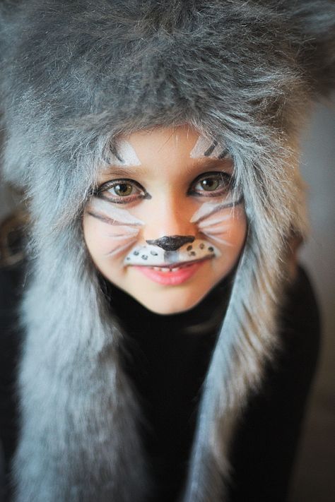 Arctic Fox Face Paint, Wolf Face Paint Easy, Halloween 2023 Trends, Diy Wolf Costume, Dad Halloween Costumes, Halloween Kids Costumes, Wolf Costume Kids, Wolf Face Paint, Wolf Makeup