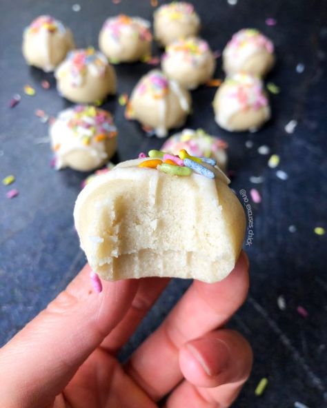 Cake Pop Protein Powder Recipes, Birthday Cake Protein Cookies, Bowmar Nutrition Recipes, Herbalife Cake Pops, Protein Cake Pops, Protein Truffles, Protein Cake, High Protein Desserts, Protein Desserts