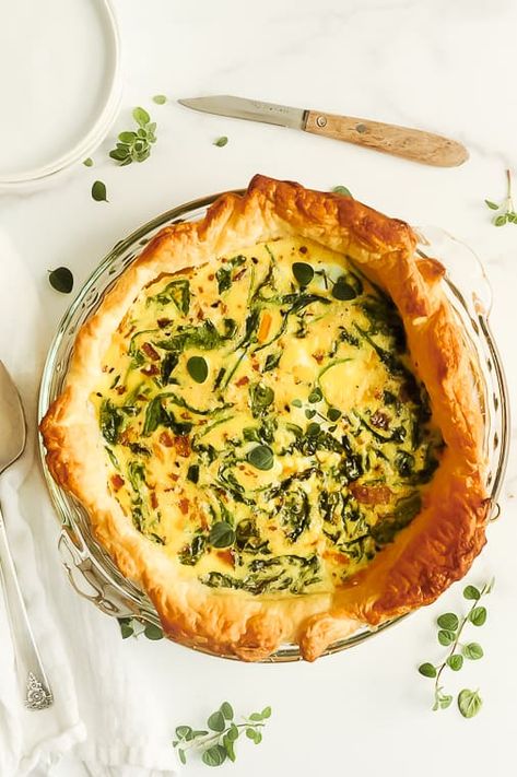 Puff Pastry Egg Bake, Quiche Puff Pastry Crust, Quiche With Puff Pastry Crust, Recipe Using Puff Pastry, Brunch Egg Casserole, Breakfast Quick And Easy, Holiday Breakfast Casserole, Puff Pastry Quiche, Quiche With Bacon