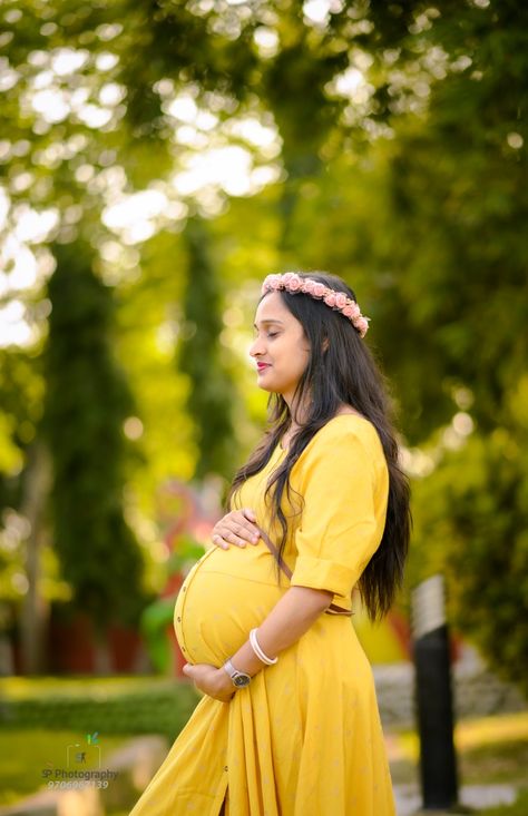 Dibrugarh Assam, spphotographydibrugarh best maternity photo shoots Simple Maternity Shoot Ideas, Meternati Photo Shoot Indian, Metarneti Shoot, Baby Shower Photo Poses, Maternity Shoot Indian, Pregnet Pictures, Pre Maternity Photo Shoot, Maternity Photography Poses Indian, Dibrugarh Assam