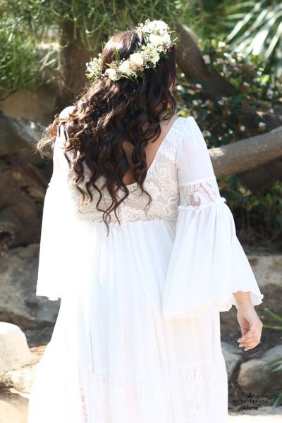 Plus Size Lesbian Wedding, Curvy Boho, Studio Levana, Bohemian Beach Wedding Dress, Long Sleeve Wedding Dress Boho, Boho Robes, Boho Wedding Gowns, Plus Size Boho, Plus Size Wedding Gowns