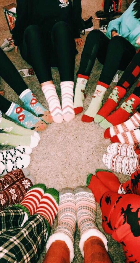 Vsco images ~ fuzzy socks circle Teen Diy, Christmas Bucket, Smink Inspiration, Cosy Christmas, Christmas Feeling, Christmas Inspo, Trendy Tree, Futurama, Merry Little Christmas