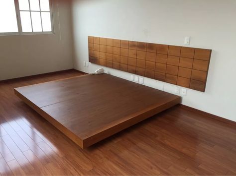 cabecera y base de cama de nogal king size Wooden And White Bedroom, Bedroom Pallet, Minimalist Bedroom Furniture, Letto King Size, Platform Bed Designs, Bed Design Ideas, Modern Minimalist Bedroom, Minimalist Bed, Bed Frame Design