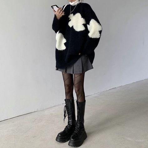 Black Acubi Fashion, Korean Fashion Accessories, Winter Outfits Acubi, Knitwear Dress Outfit, Winter Acubi Fashion, Short Elegant Dress, Black Preppy, Pose Fotografi, Style Sweaters