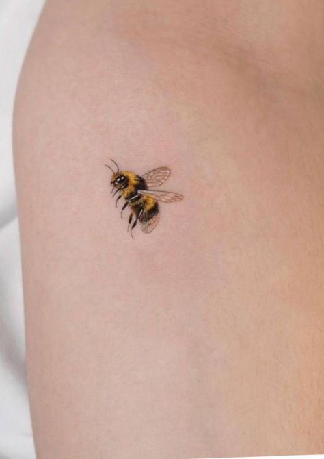 Bee Tattoo Ideas Realistic, Bumble Bee Tattoo Realistic, Realistic Bumblebee Tattoo, Small Bumblebee Tattoo, Bumble Bee Tattoo Color, Realistic Insect Tattoo, Red Bee Tattoo, Micro Bee Tattoo, Bees Tattoo Ideas