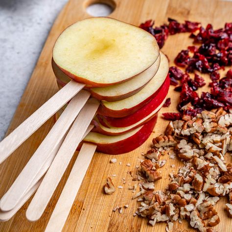 Slice Candy Apples, Carmel Chocolate Apples Slices, Sliced Carmel Apples On A Stick, Sliced Caramel Apple Pops, Diy Candy Apple Slices, Dipped Apple Slices On A Stick, Themed Snacks For Adults, Sliced Candy Apples On A Stick, Chocolate Apple Slices On A Stick