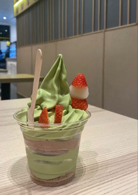 Green Ice Cream Aesthetic, Ice Cream Matcha Aesthetic, Es Matcha, Macha Ice Cream, Tabitha Core, Salsa Aesthetic, Ice Cream Matcha, Matcha Cream, Matcha Lover