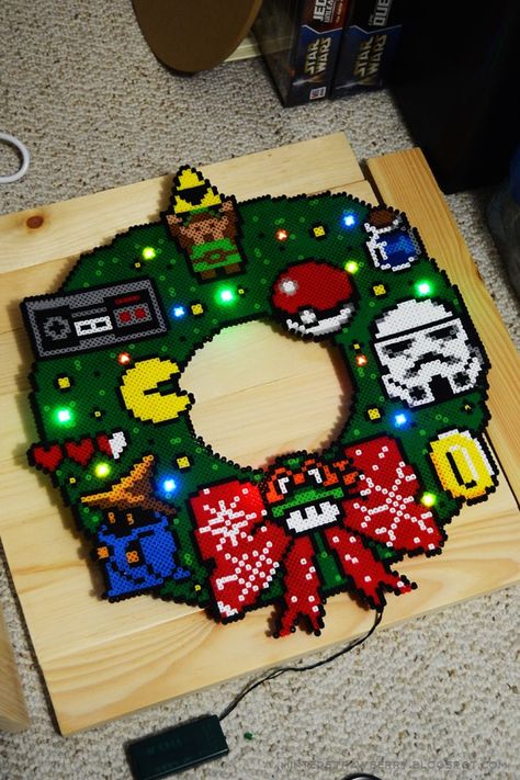 Mario Ornaments, Kandi Creations, Nerdy Perler Beads, Ironing Beads, Nerdy Christmas, Cupcake Factory, Bead Wreath, Geek Christmas, Christmas Perler Beads