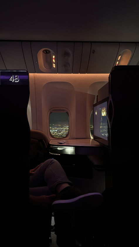 Qatar Airways Business Class Aesthetic, Airplane Business Class Aesthetic, Qatar Airways Aesthetic, Travel Aethstetic, Travelling Vision Board, First Class Aesthetic, Luxury Travel Aesthetic, Travel Aesthetic Wanderlust, Qatar Airways Business