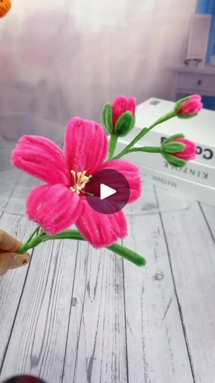 Clean Flowers, Pipe Cleaner Flowers, Piping Flowers, Crate Ideas, Diy Wool, Milk Crate, Diy Pipe, Pipe Cleaner Crafts, Flower Craft