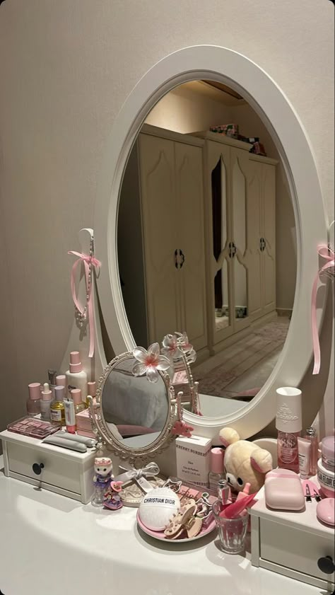 Asthetic Rooms For Teenagers, Sanrio Flowers, Dove Lotion, Coquette Vanity, Princess Vanity, Outfits Hawaii, Vanity Inspo, Glossier Bag, Hawaii Sea