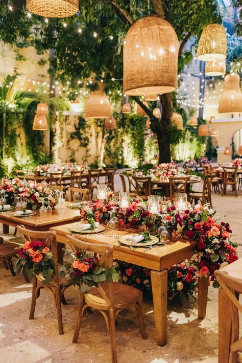 VIBRANT OUTDOOR WEDDING in Cartagena!! | Mi Boda En Cartagena - Wedding Planning Colorful Hacienda Wedding, Modern Latin Wedding, Mexican And White Wedding, Latin Style Wedding, Latin Wedding Ideas, Mexico Wedding Theme, Mexican Hacienda Wedding Decor, Cartagena Colombia Wedding, Filipino Mexican Wedding