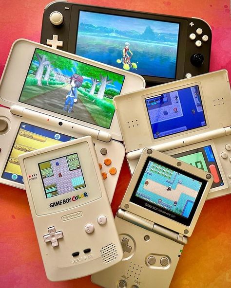 Retro Gaming Console, Nintendo Ds Lite Aesthetic, Retro Video Game Aesthetic, Console Aesthetic, Nintendo Aesthetic, Retro Instagram, Pokemon Video Games, Portable Console, Retro Games Console