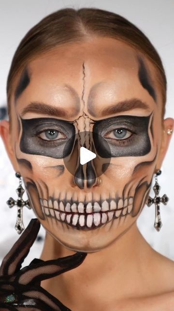 Skulltress Makeup, Half Skull Face, Skull Face Makeup, Skull Makeup Tutorial, Skull Face Paint, Black And White Makeup, Bronzer Makeup, Half Skull, Skeleton Makeup