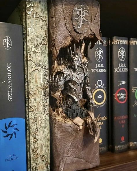 Bookshelf Art, Lotr Art, Jrr Tolkien, Bookshelf Decor, Arte Fantasy, Book Shelf, Book Nooks, Book Binding, Middle Earth