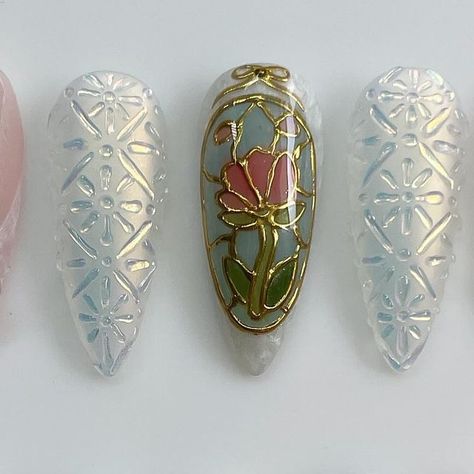 elle on Instagram: "stained glass 🌷  mosaic pattern ib @gulauri_nail   #pressonnails  #stainedglassnails  #stainedglassart  #mosaicnails  #floralnails  #ribbonnails  #summernails" Glass Stained Nails, Glass Effect Nail Art, Stained Glass Nail Art Design, Stained Glass Nails Designs, Stain Glass Window Nails, Fine Art Nails, Mosaic Nail Art, Stained Glass Nail Designs, Stained Glass Window Nails