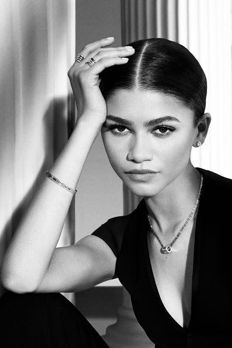 Zendaya Black And White, Zendaya Suit, Photoshoot Zendaya, Zendaya Body, Zendaya Model, Zendaya Photoshoot, White Photoshoot, Black And White Models, Zendaya Maree Stoermer Coleman