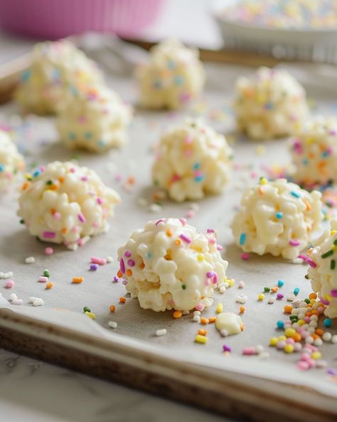 Pretty Easter Baskets, Slow Cooker Kitchen, Slow Cooker Rice, White Chocolate Candy, Candy Egg, Crispy Rice, Rice Cereal, Chocolate Delight, Holiday Foods