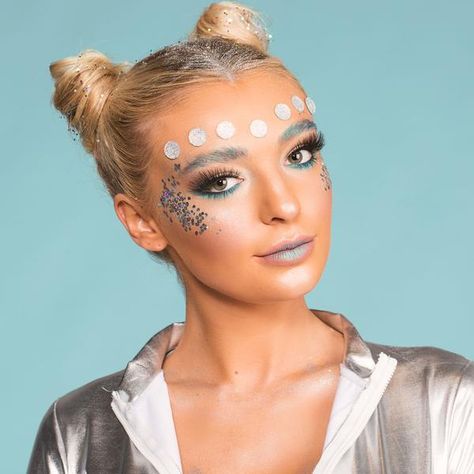 Space Theme Costume Women, Alien Theme Makeup, Cute Alien Makeup Halloween, Alien Themed Makeup, Alien Costume Women Makeup, Alien Custome Halloween, Womens Alien Costume Diy, Alien Costume Women Diy, Diy Alien Costume Women